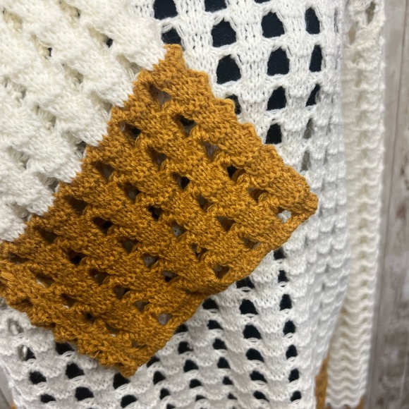 SO White and Gold Crew Neck Sweater with Chunky Knit - Picture 2 of 4